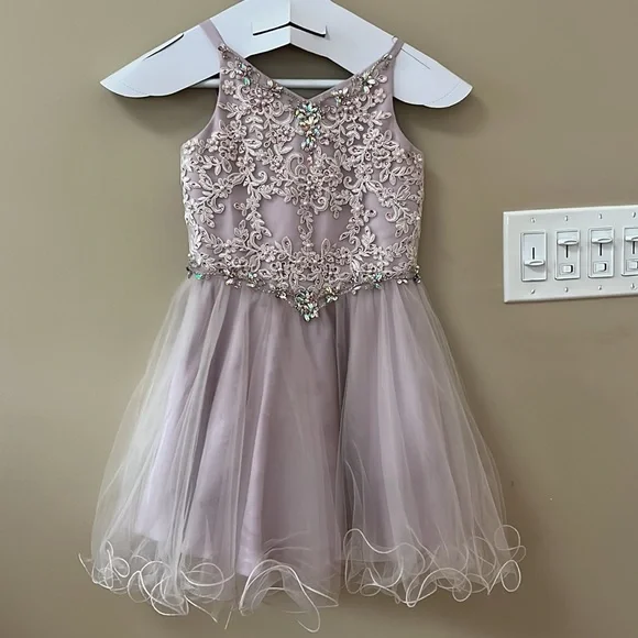 open lace back dress 70s CUTE Little Girls Toddler Fancy Party Dress Pattern SIMPLICITY 934 – A  Vintage shop main image 1